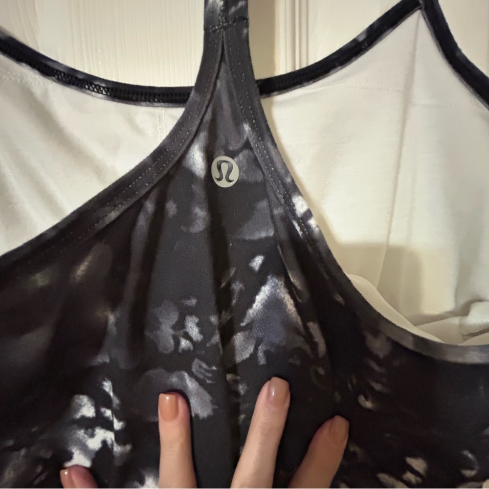 Lululemon Black and White Tie-Dye Tank Top size 8 Great Condition - Picture 3 of 4
